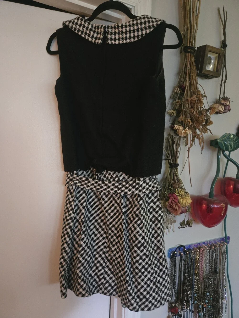 Vintage 1960s Drop Waist Tweed Houndstooth Collar Dress - Picture 6 of 10